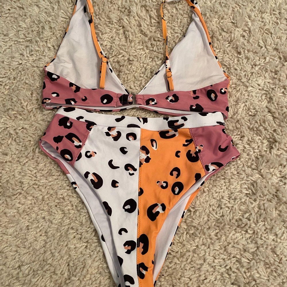 Color Block Leopard Bikini - Picture 2 of 2